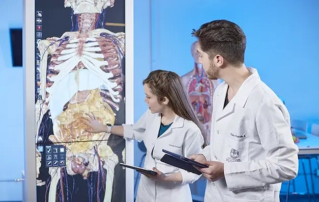 7 carreras del área de la salud acreditadas internacionalmente