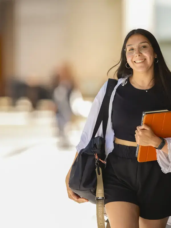 mobile-alumna-patio-los-leones